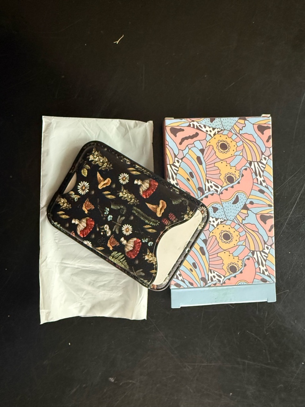 Magsafe Wallet Magnetic Card Holder - Black floral/mushroom Phone Wallet